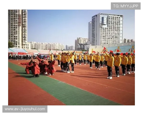 芜湖市十一中学足球队奋勇争先 展现青春风采与拼搏精神